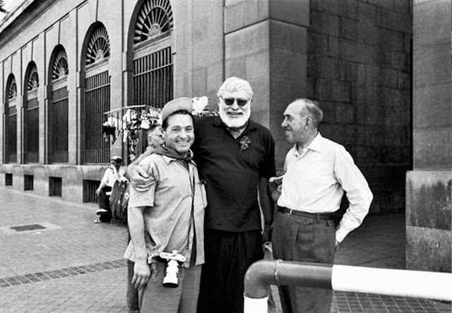 Cano, Hemingway and Quintana together in Pamplona…but where in that City Without Equal are they?!
